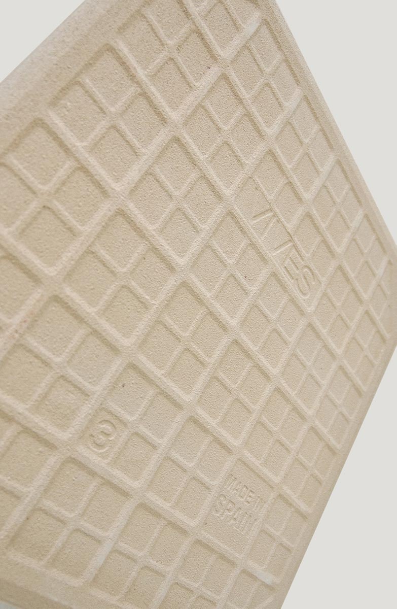 _pasta-blanca The back of a white body ceramic tile